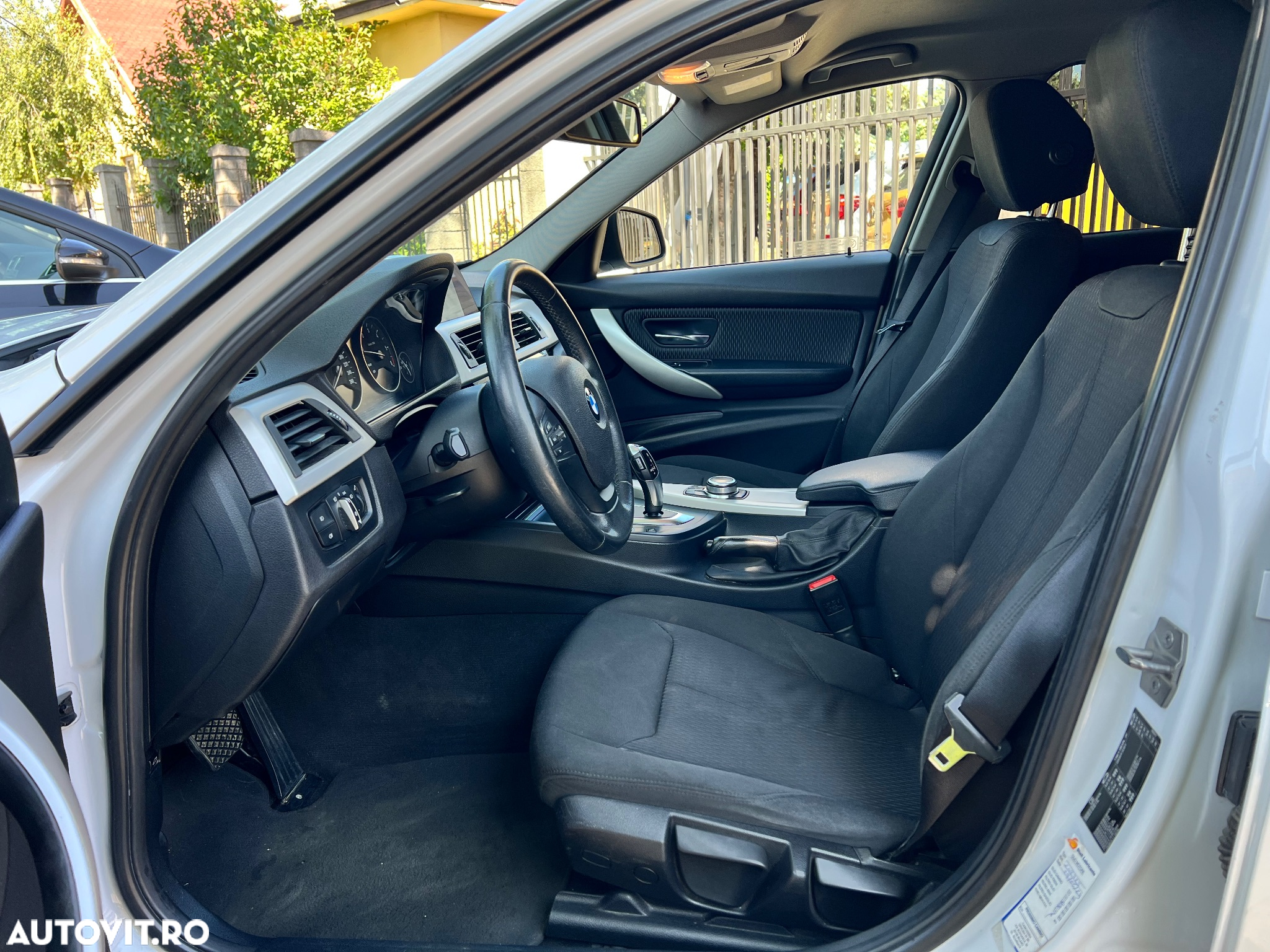 BMW Seria 3 318d Touring Aut. Advantage - 12