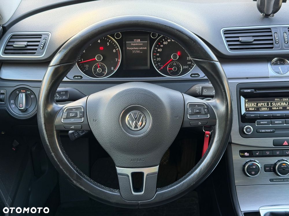 Volkswagen Passat 2.0 TSI Comfortline - 9