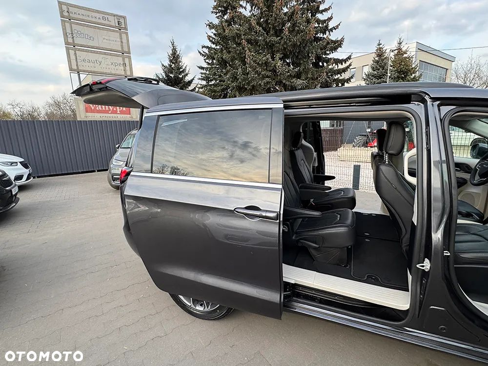 Chrysler Pacifica - 15