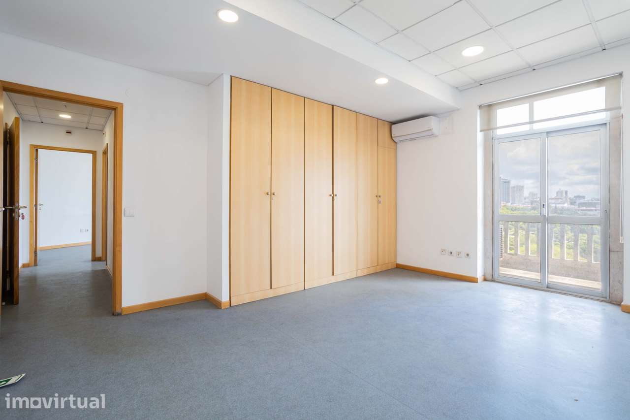 Espaço Comercial de 365 m² junto ao Marquês de Pombal com Potencial de - Grande imagem: 5/51