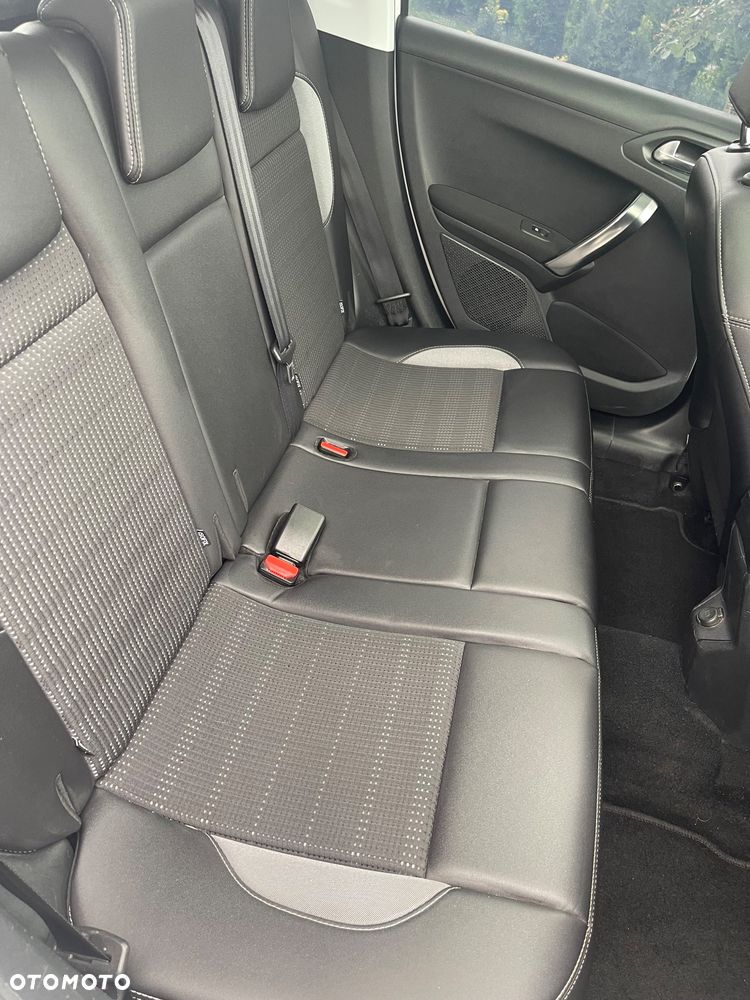 Peugeot 2008 1.2 VTi Allure - 32