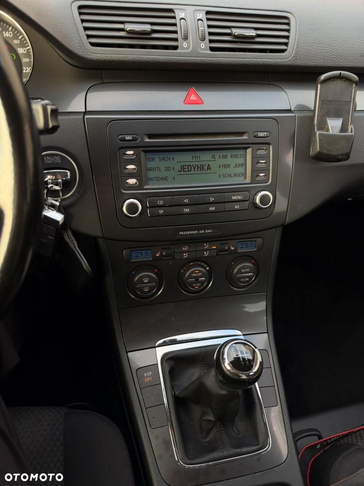 Volkswagen Passat 2.0 TDI DPF Comfortline - 29