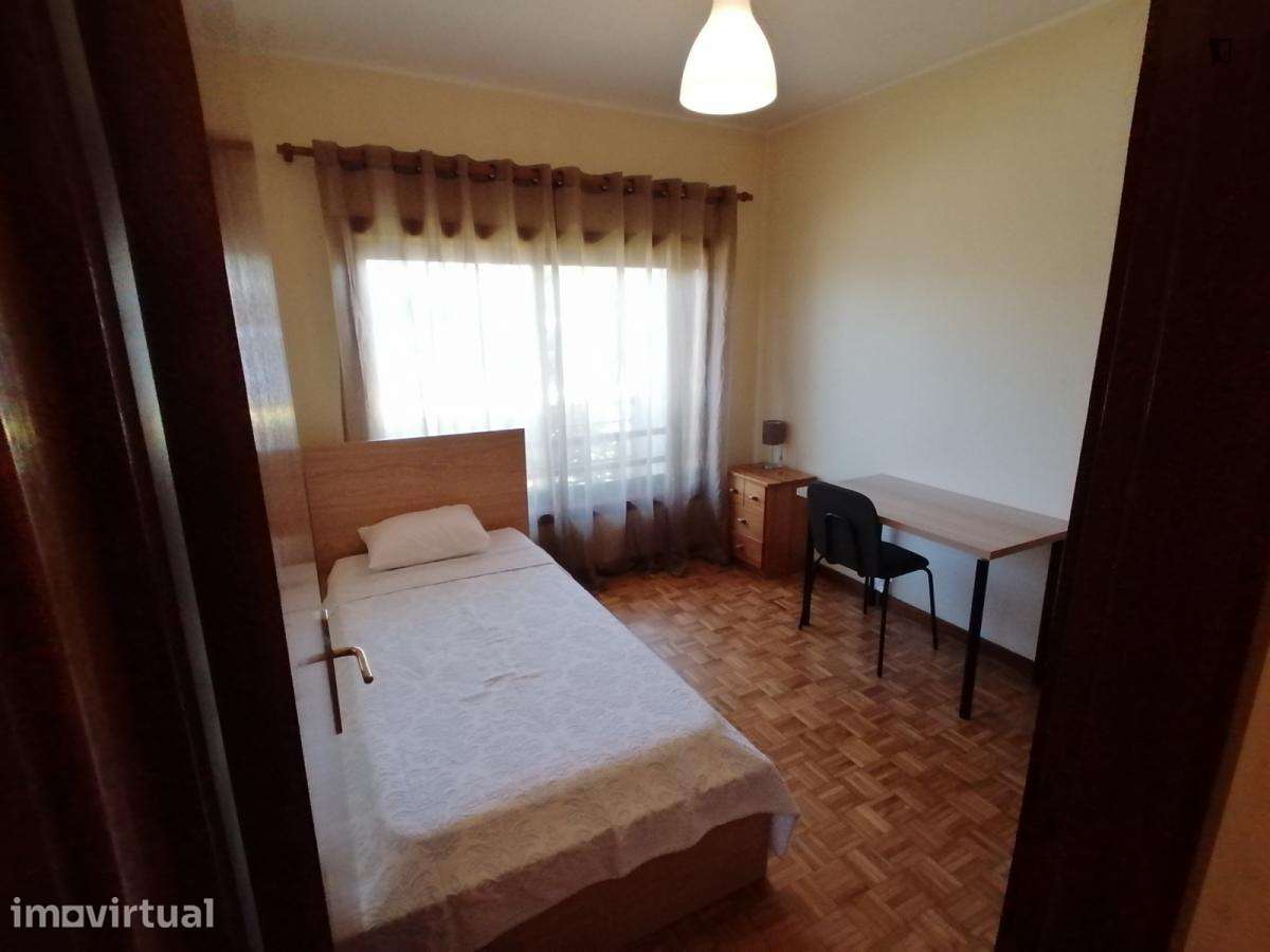 Quarto - localizado em Vila nova de gaia - Grande imagem: 2/23