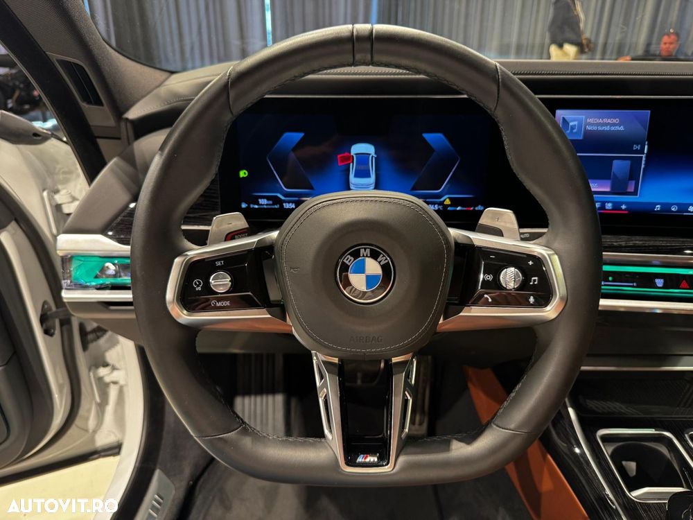 BMW Seria 7 740d xDrive MHEV - 37