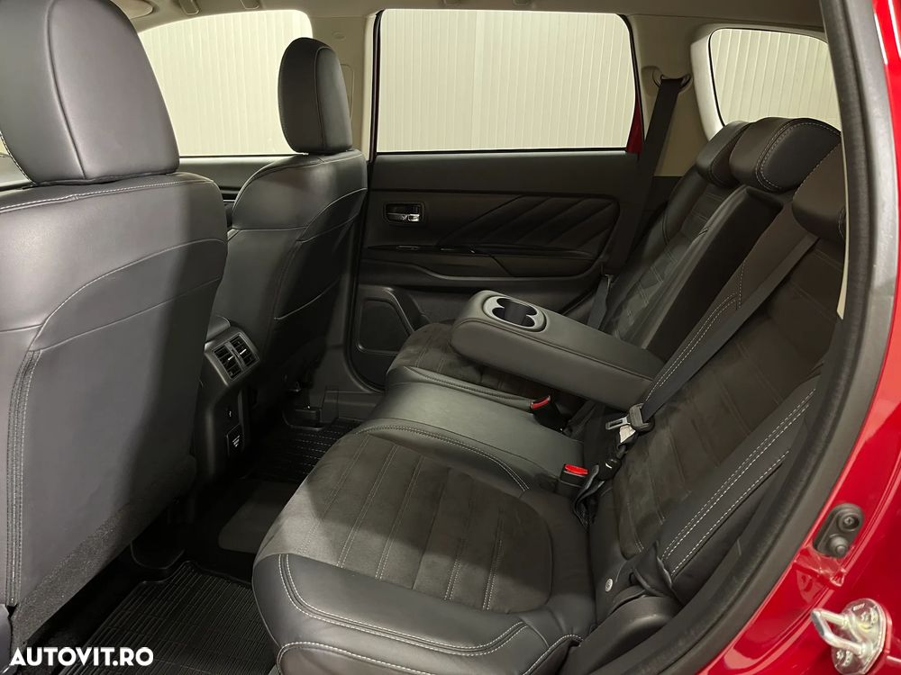 Mitsubishi Outlander 2.4 4WD Plug-In Hybrid - 11