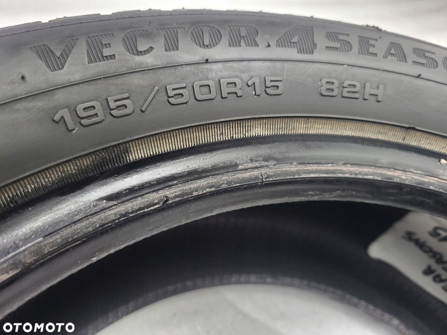 Opona całoroczna Goodyear Vector 4Seasons G2 195/50R15 82H - 3