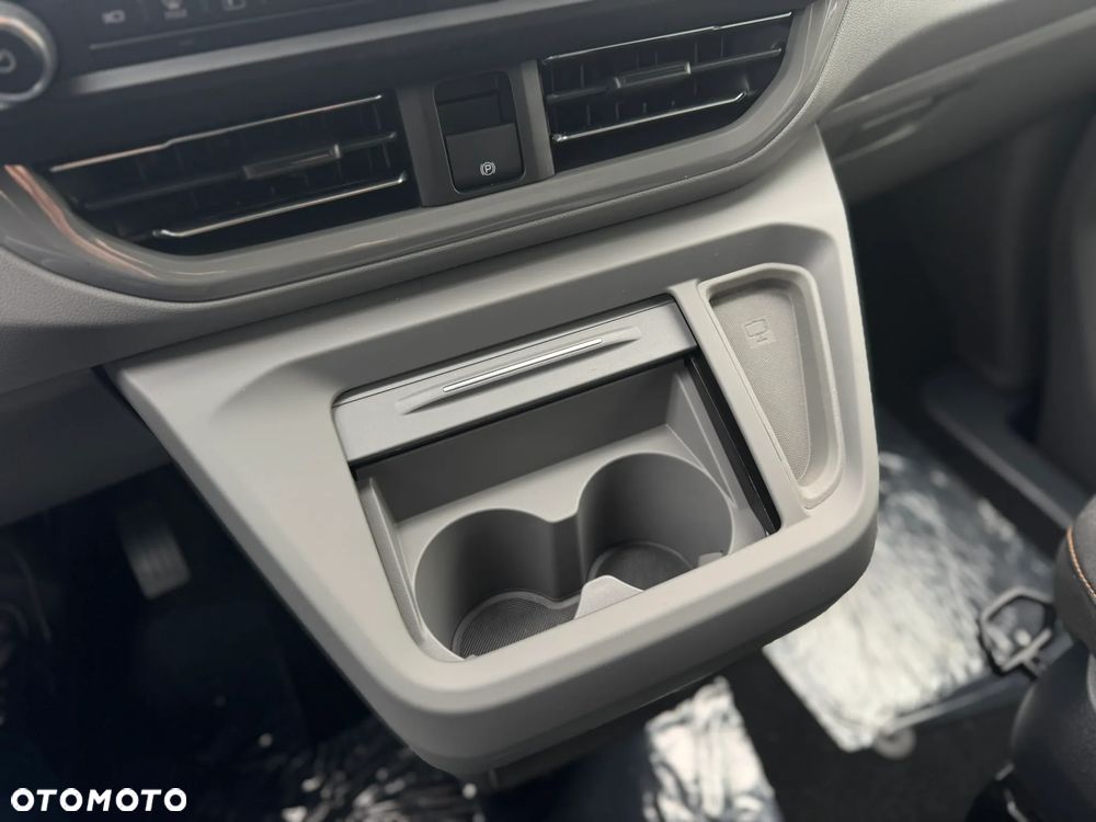 Volkswagen Caravelle - 19