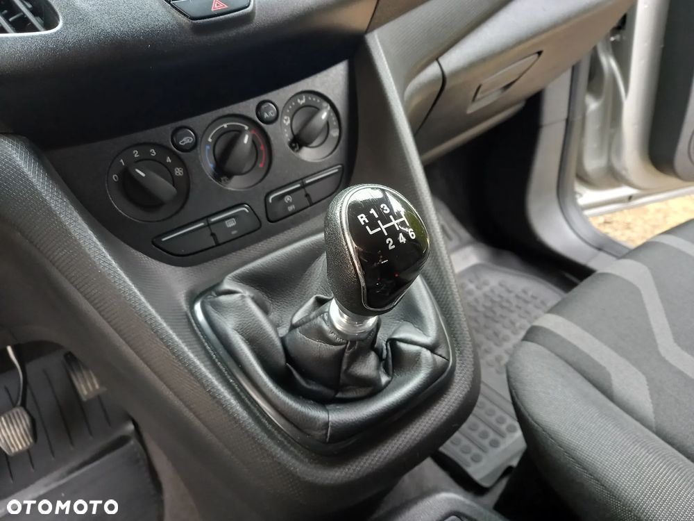 Ford Tourneo Connect Grand - 35