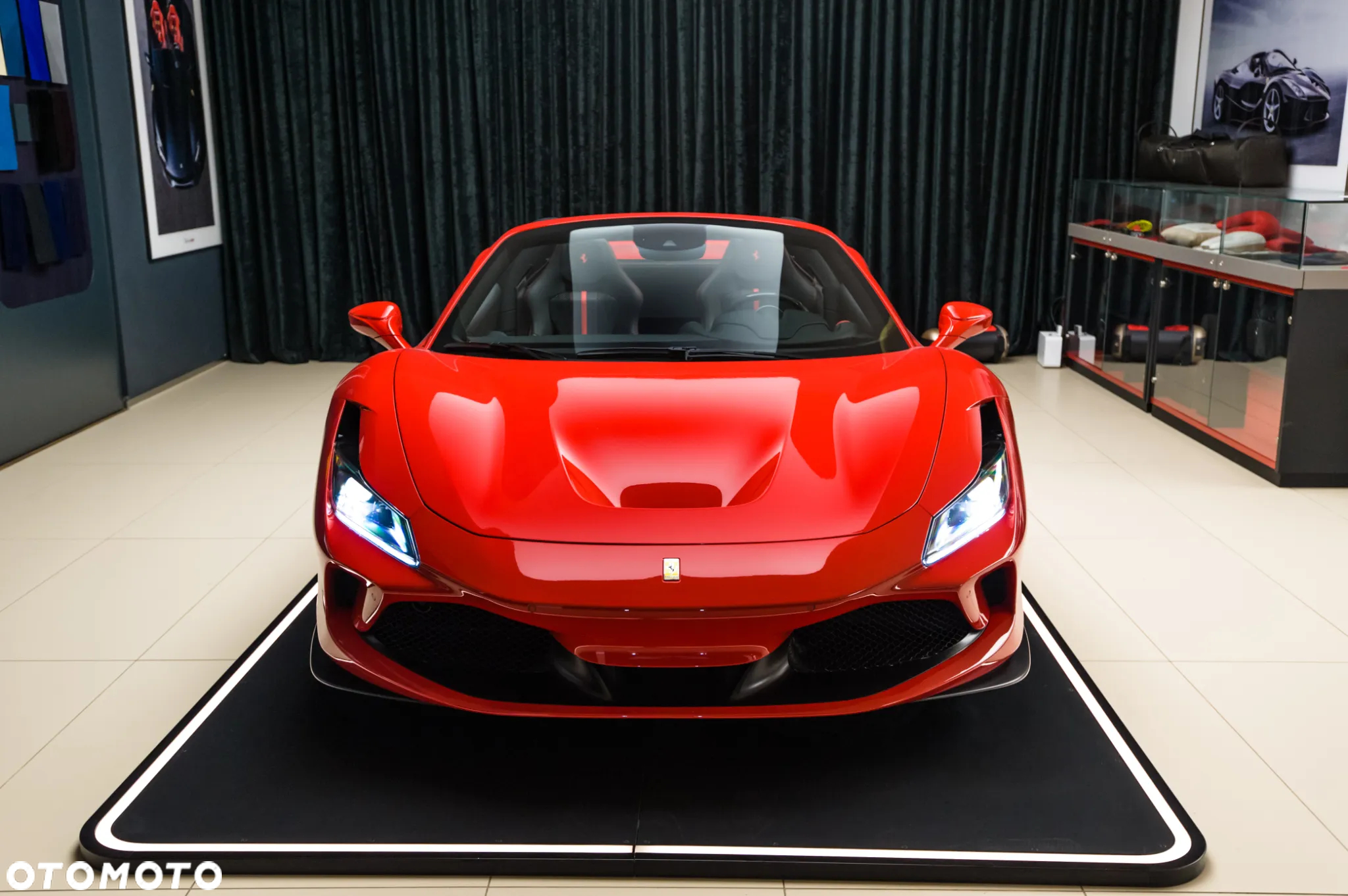 Ferrari F8 Spider - 25