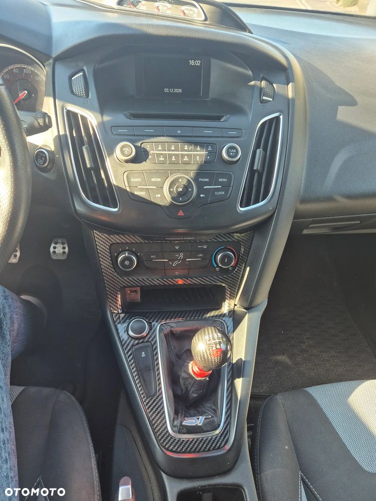 Ford Focus ST - 13