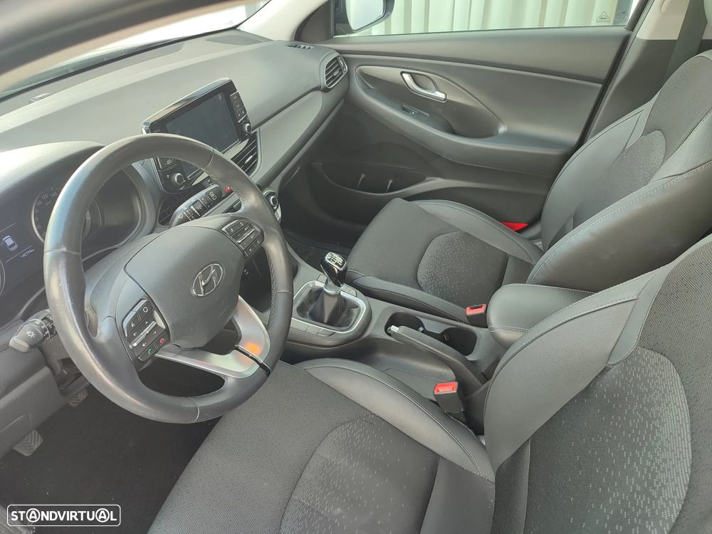 Hyundai i30 1.6 CRDI Comfort+Navi - 8