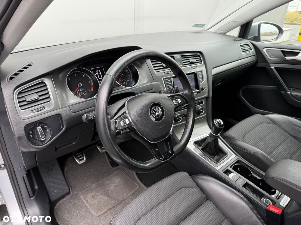 Volkswagen Golf - 11