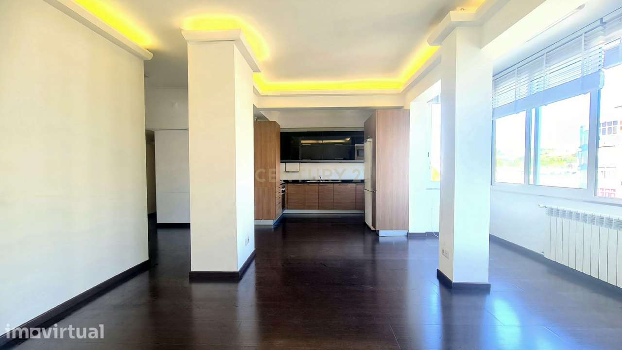 Apartamento Renovado T3 em Santa Clara, Lisboa - Grande imagem: 2/25