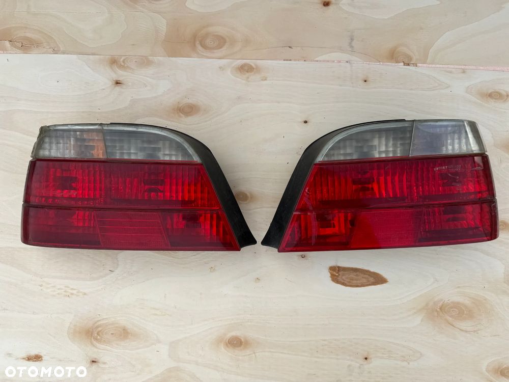 LAMPY TYLNE BMW E38 KOMPLET KRYSZTAŁKI OPRAWKI LAMPA TYŁ LEWA PRAWA WKŁADKI ŻARÓWEK WKŁADKA ŻARÓWKI OPRAWKA - 1