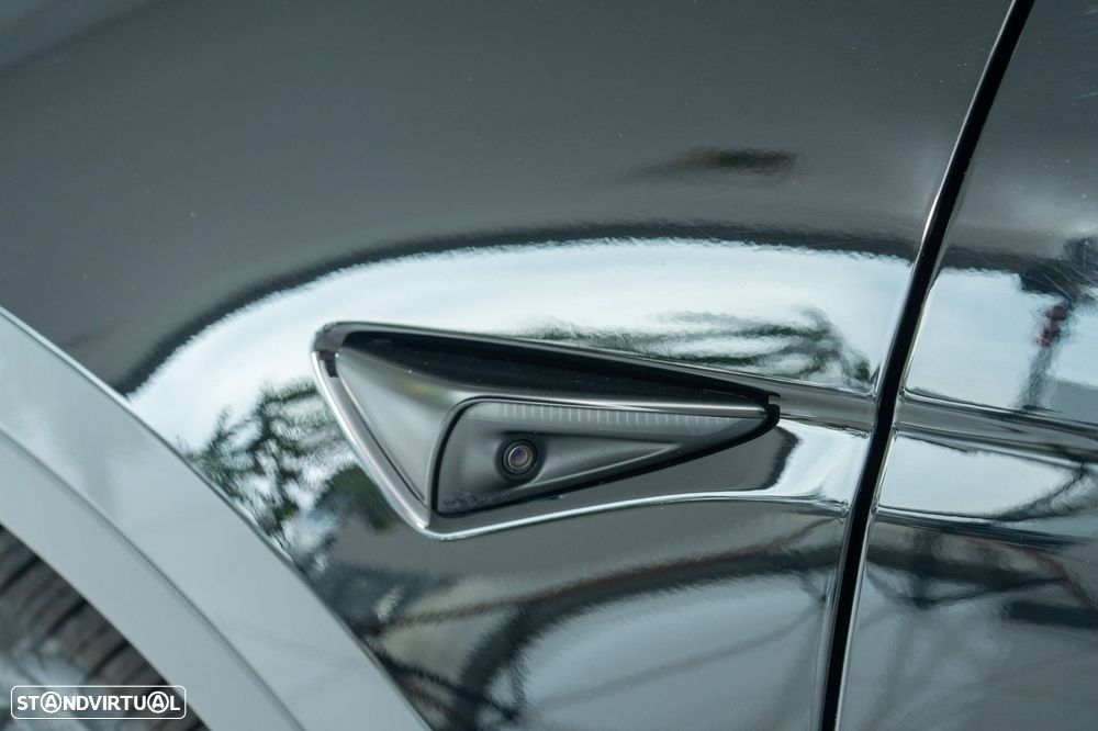 Tesla Model Y Standard - 12
