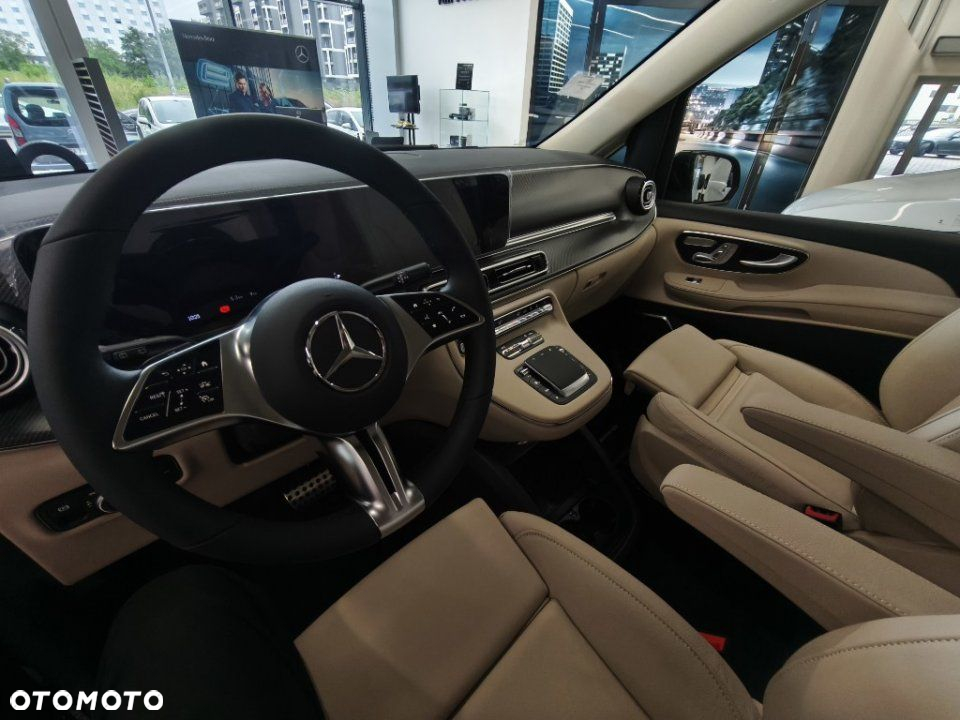 Mercedes-Benz Klasa V - 12
