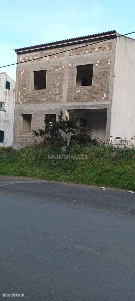 Lote com moradia em construção - Grande imagem: 3/17