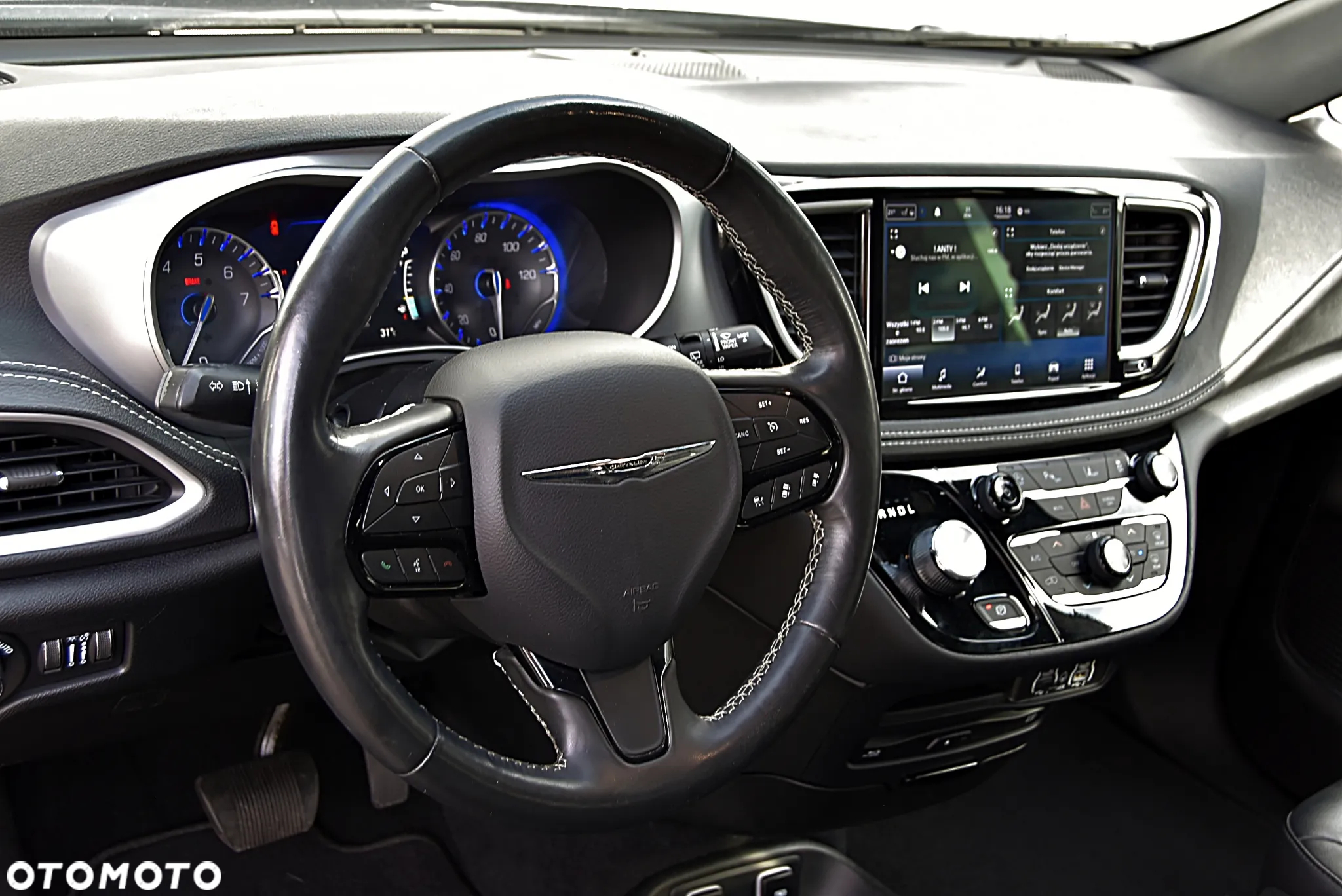 Chrysler Pacifica - 12