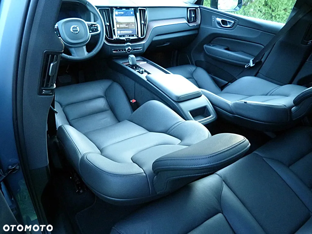 Volvo XC 60 B5 B AWD R-Design - 12