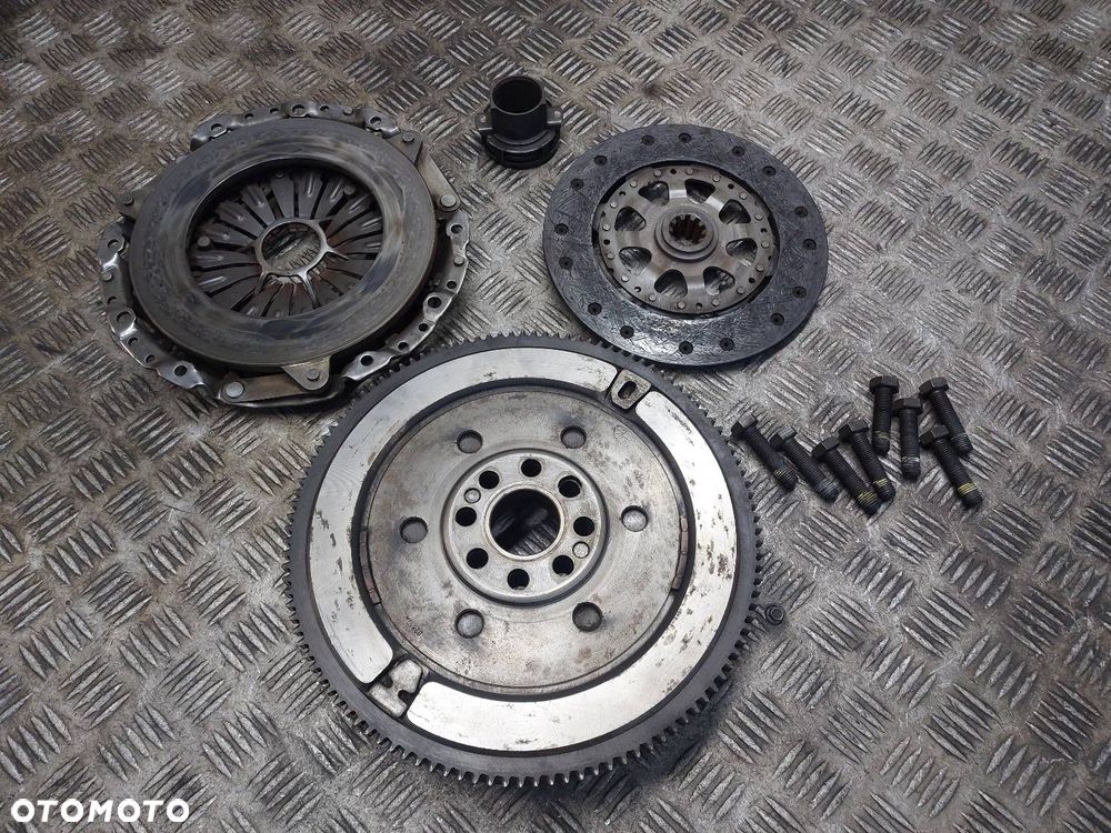 KOŁO DWUMASOWE + TARCZA + DOCISK + ŁOŻYSKO OPOROWE BMW E39 520i 2.0 24V - 6