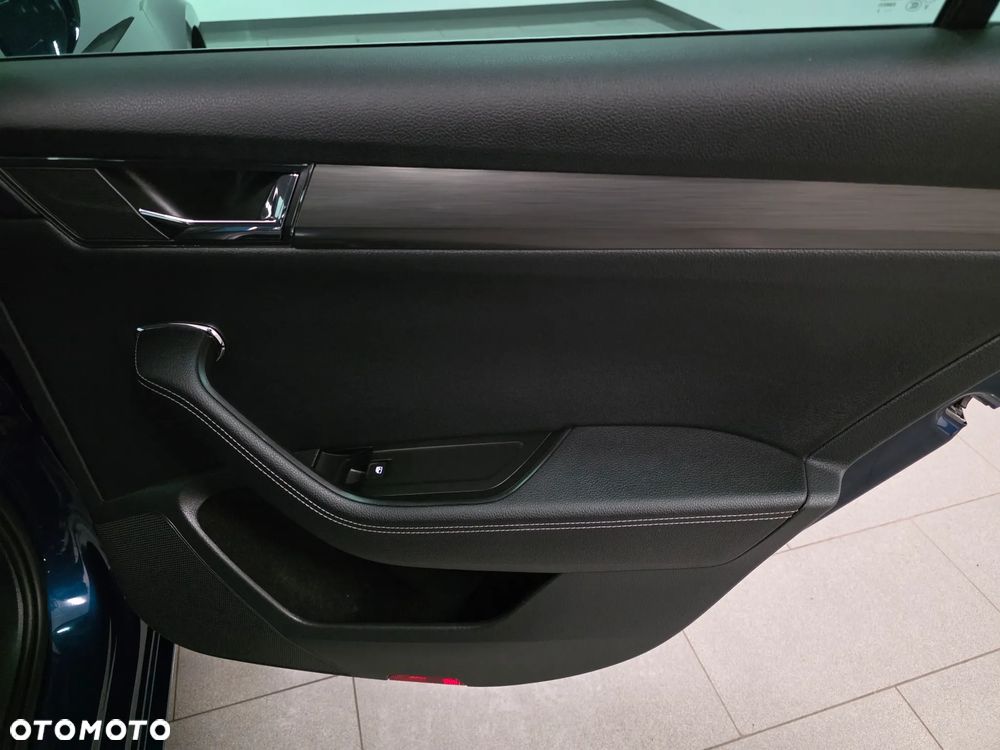 Skoda Superb 2.0 TDI SCR Style DSG - 24