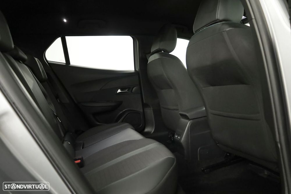 Peugeot 2008 1.2 PureTech Allure Pack EAT8 - 23