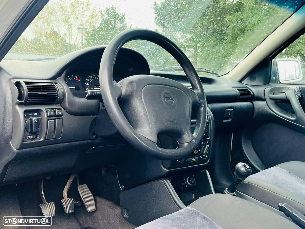 Opel Astra 1.4i 16V - 11