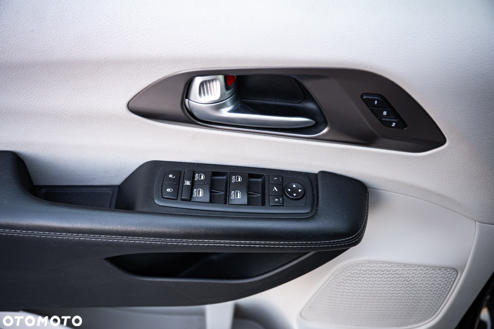 Chrysler Pacifica - 33