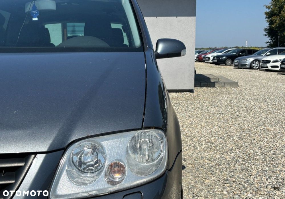 Volkswagen Touran - 10