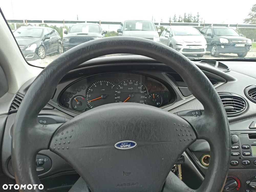Ford Focus 1.6 Ambiente - 9