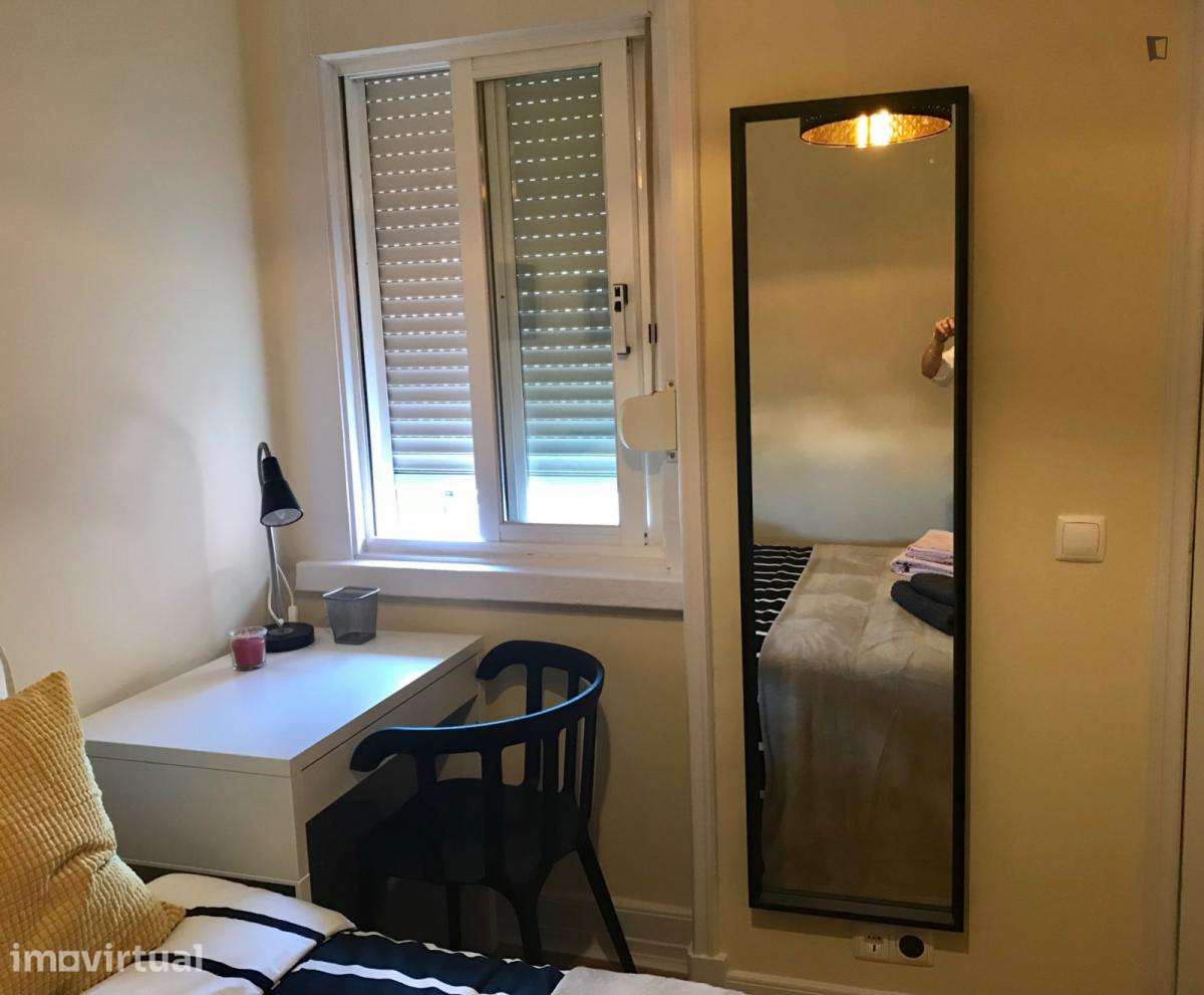 Quarto - localizado em Roma-Areeiro Lisbon - Grande imagem: 3/16