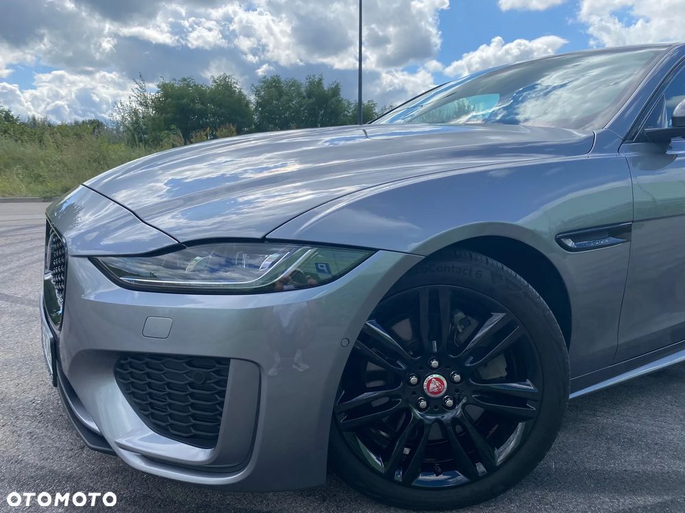 Jaguar XE 2.0 P250 R-Dynamic SE - 9
