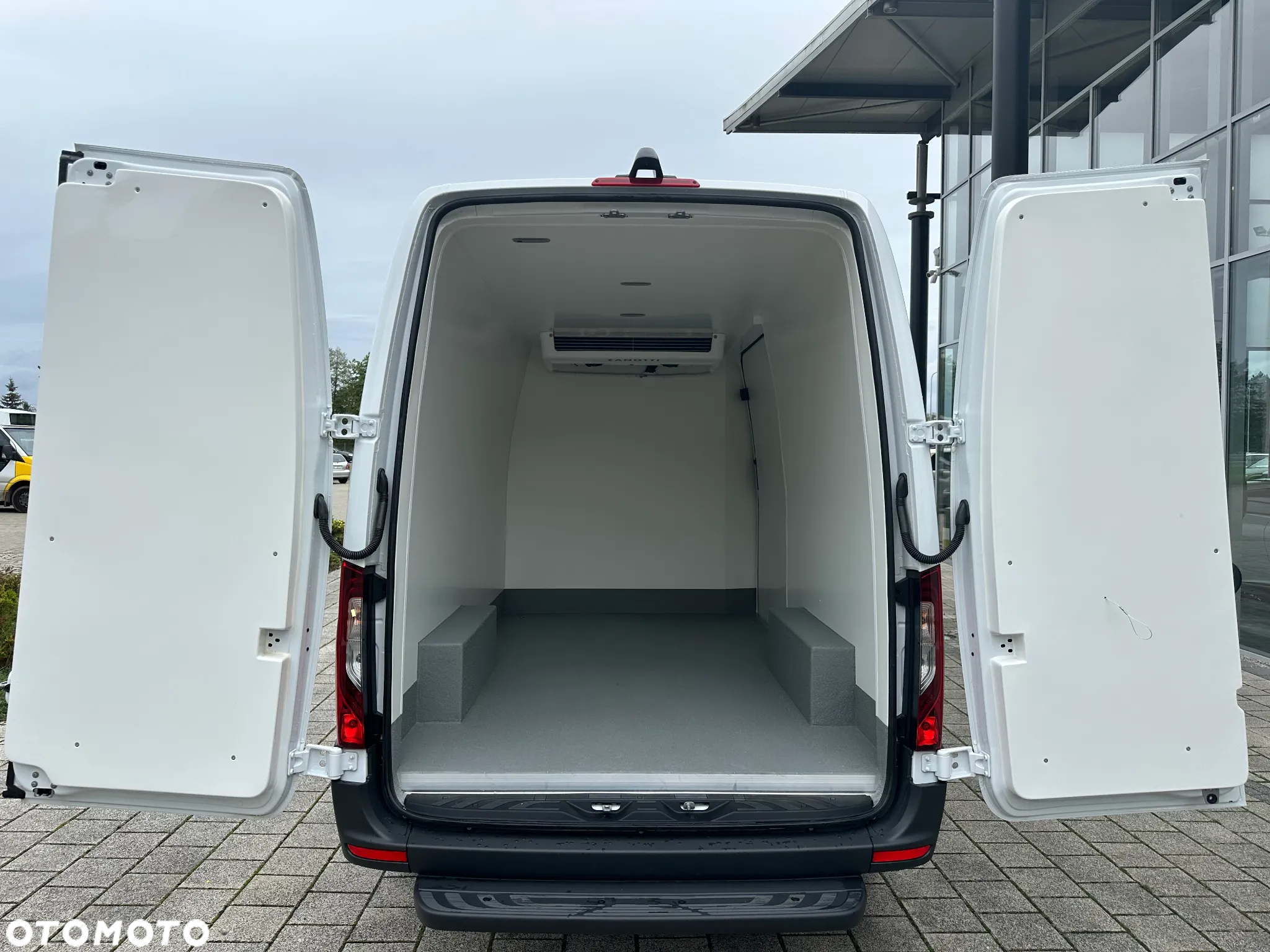 Mercedes-Benz Sprinter - 24
