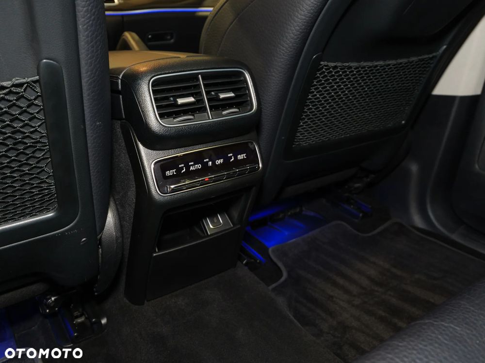 Mercedes-Benz GLS - 39