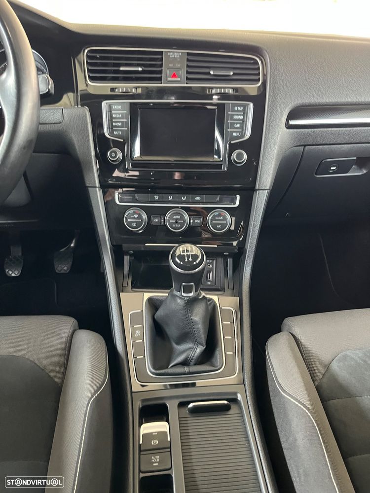 VW Golf 1.6 TDi DPF Highline - 7