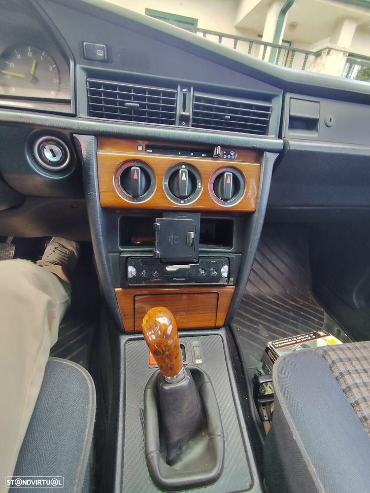 Mercedes-Benz W201 (1982-1993) 190 D 2.5 - 5