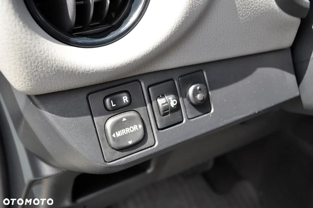 Toyota Yaris Hybrid 100 Selection Platinum - 23