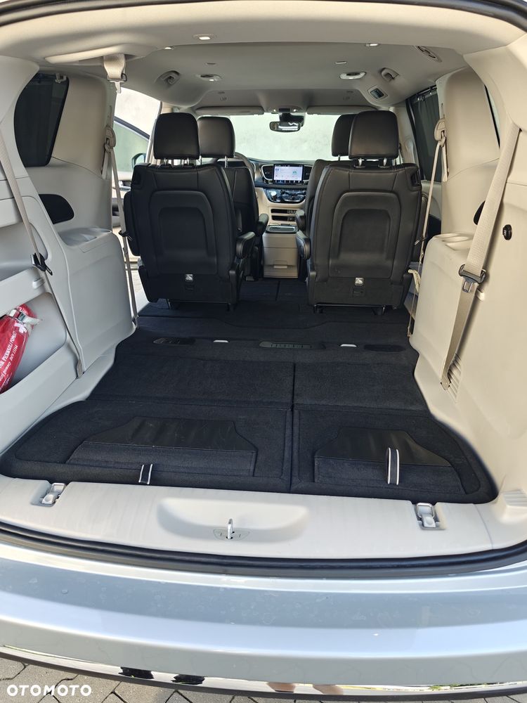 Chrysler Pacifica - 11
