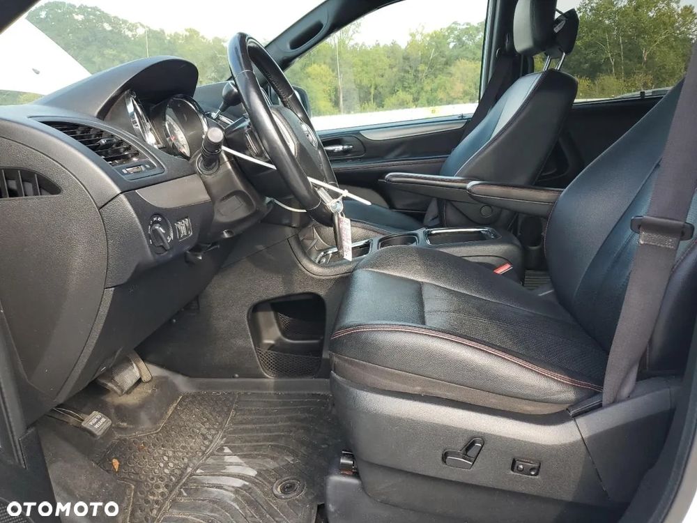 Dodge Grand Caravan - 7