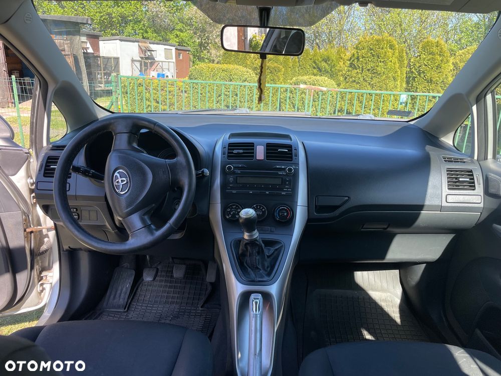 Toyota Auris 1.4 D-4D - 5