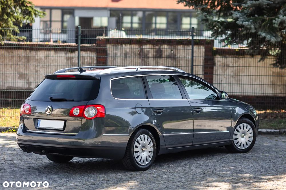Volkswagen Passat 2.0 TDI Highline - 12