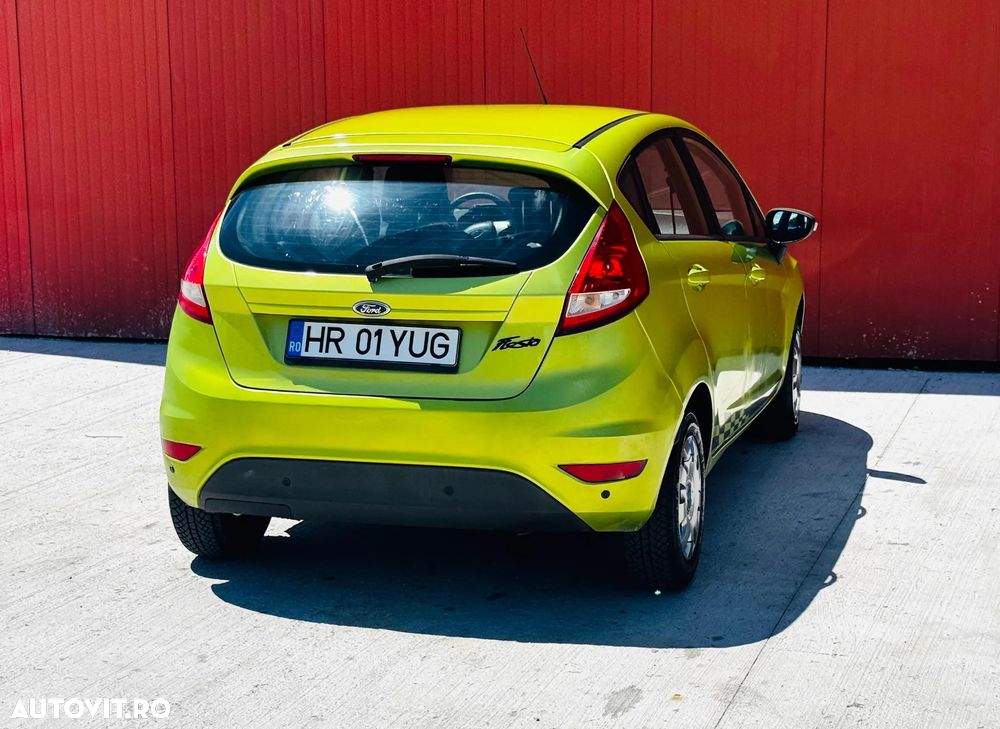 Ford Fiesta 1.6 TDCI DPF Ghia - 11