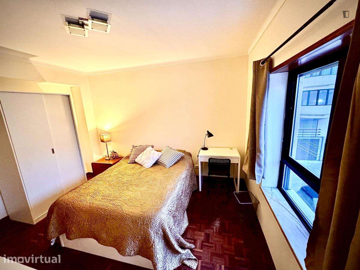 Quarto - localizado em  Coimbra - Grande imagem: 5/7
