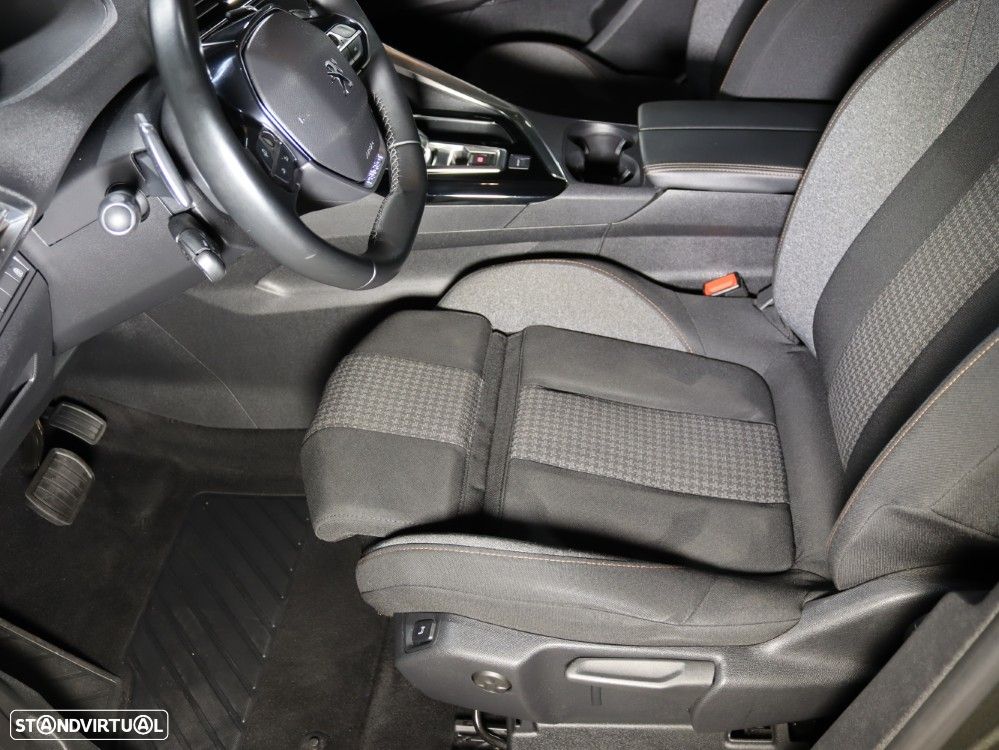 Peugeot 5008 PureTech 130 EAT6 Allure - 11