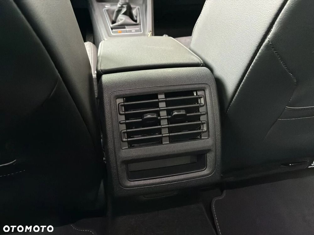 Volkswagen Golf Variant - 24