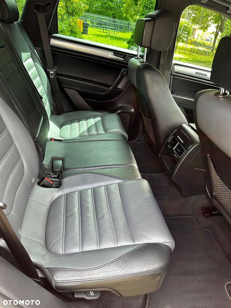 Volkswagen Touareg 3.0 V6 TDI BMT Perfectline R-Style - 27