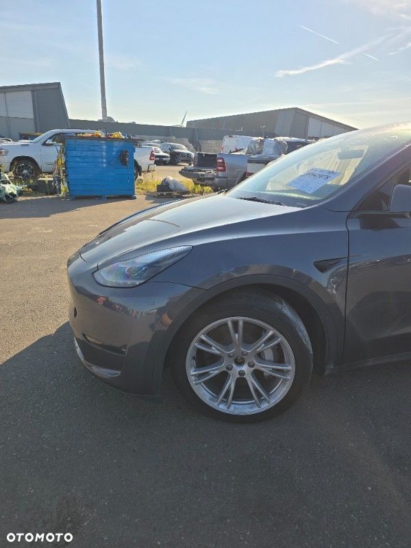 Tesla Model Y Long Range Dual Motor AWD - 2