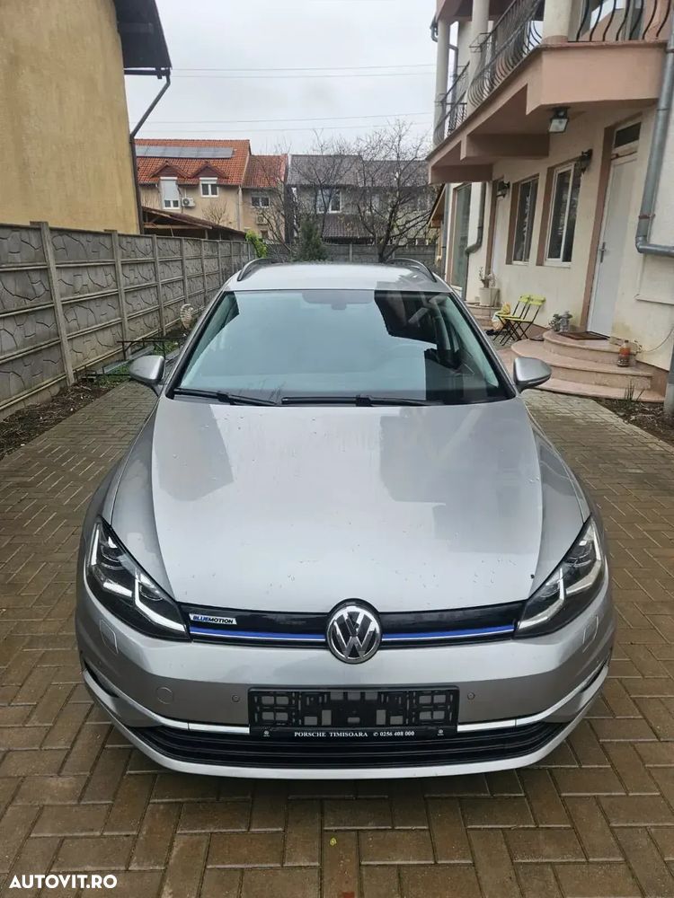 Volkswagen Golf - 1