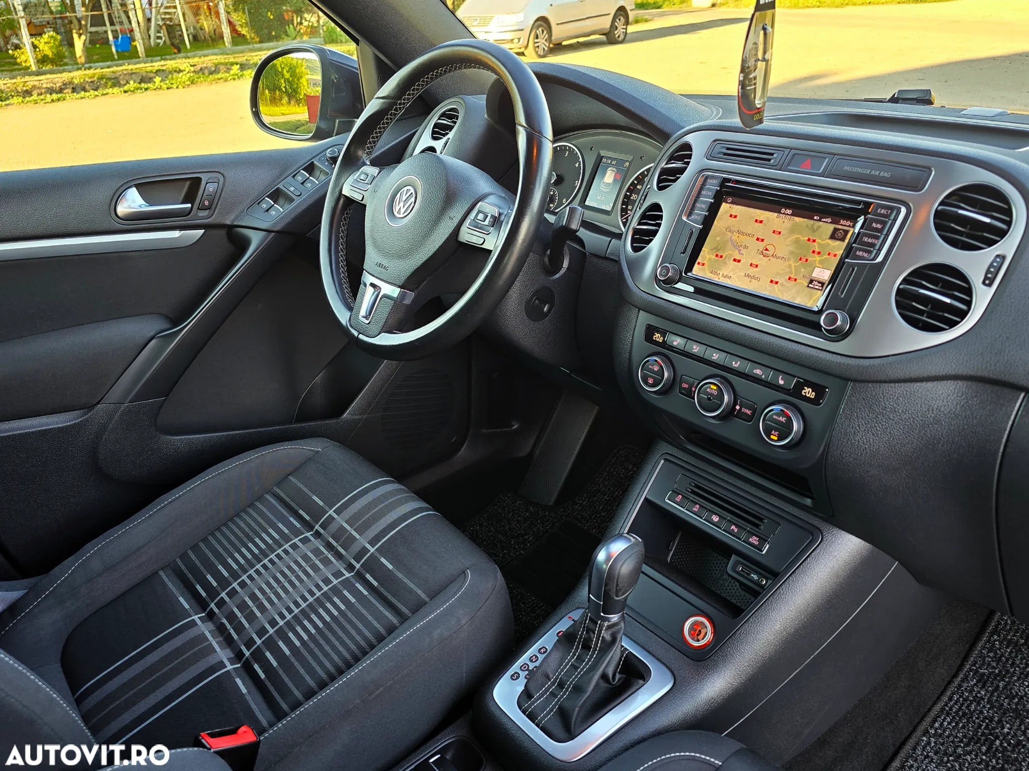 Volkswagen Tiguan 2.0 TDI SCR 4MOTION BlueMotion Technology DSG Lounge Track & Style - 23