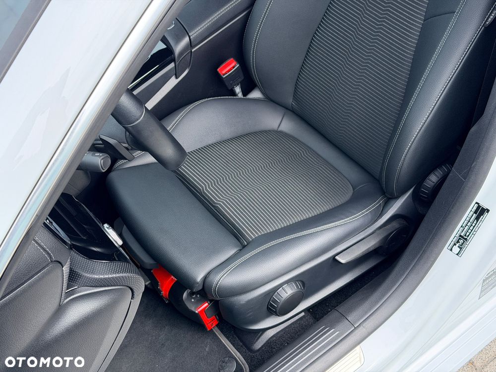 Mercedes-Benz CLA 200 7G-DCT - 13